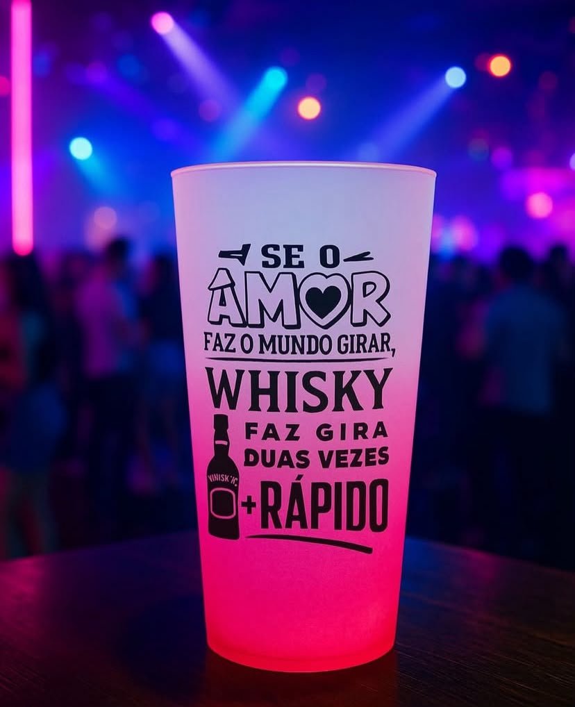 Copo personalizado em uso